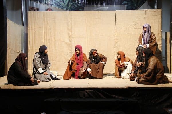 نمایش آئینی مذهبی زیر همین سقف در سرایان اجرا شد