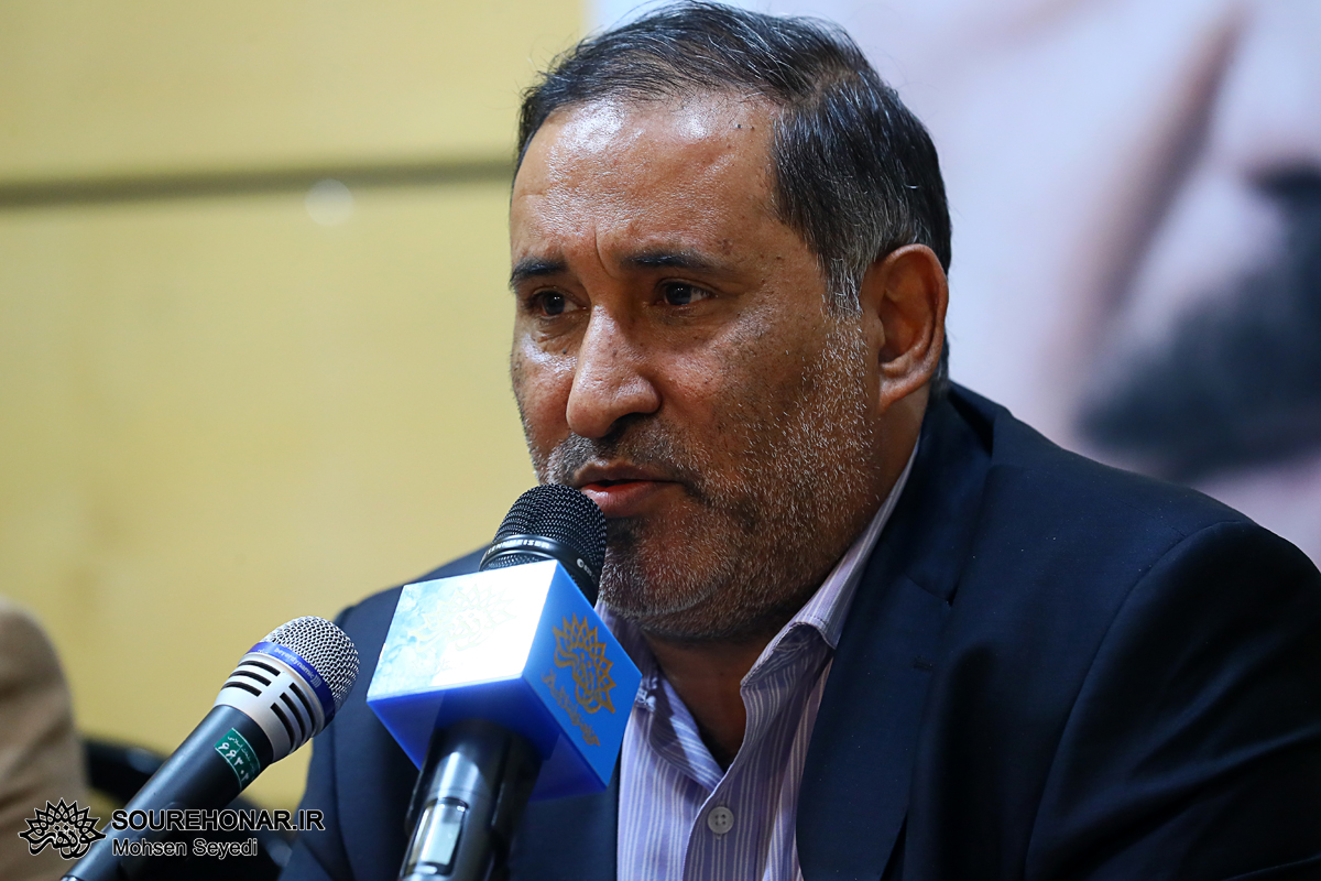 جلسه دیدار شعرا با رهبری شعر انقلاب را متحول کرد/ ۶ هزار اثر را بررسی کرده‌ایم