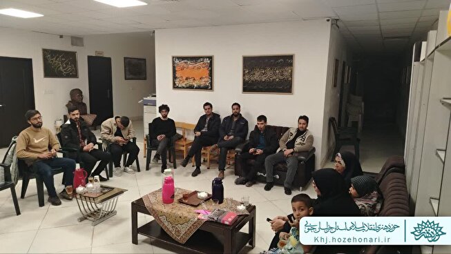 هر پاتوق یک تجربه/اکران مستند "آورتین"