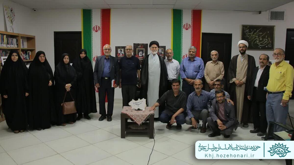 نشست ادبی «ماه و آیینه»