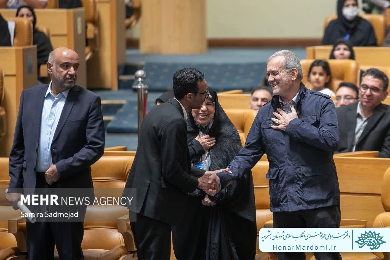 اجرای فاخر گروه سرود «نصر بشرویه» در رویداد ملی جوانی جمعیت