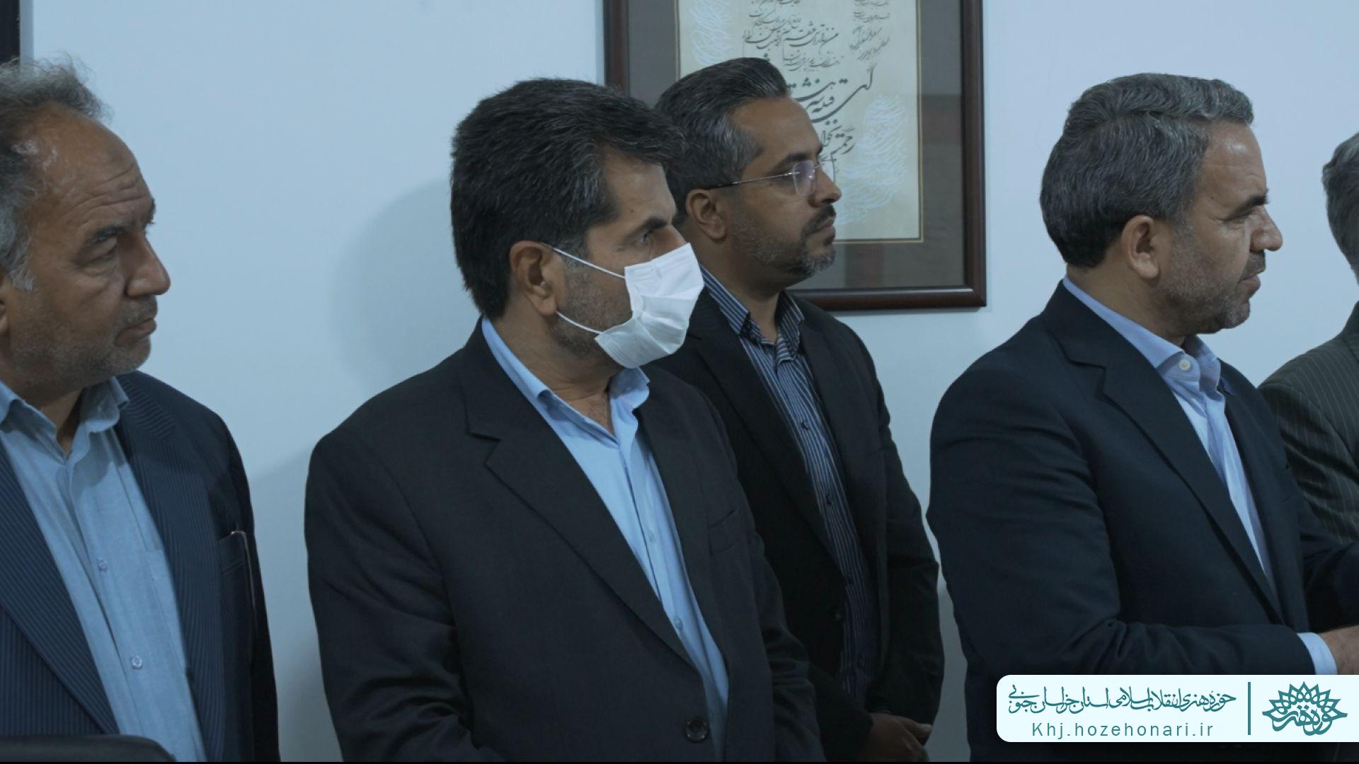 بازدید معاون وزیر آموزش و پرورش،احمد محمودزاده به همراه خسروی نماینده بیرجند در مجلس شورای اسلامی از کارگاه و نمایشگاه رویداد بین المللی نای میناب در محل ساختمان حوزه هنری استان خراسان جنوبی