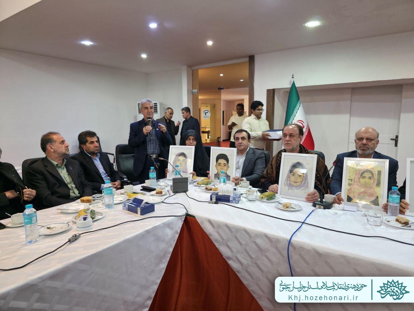 کاروان «نای میناب» صدای مظلومیت دانشآموزان میناب را به گوش مسئولان رساند کاروان «نای میناب» صدای مظلومیت دانشآموزان میناب را به گوش مسئولان رساند