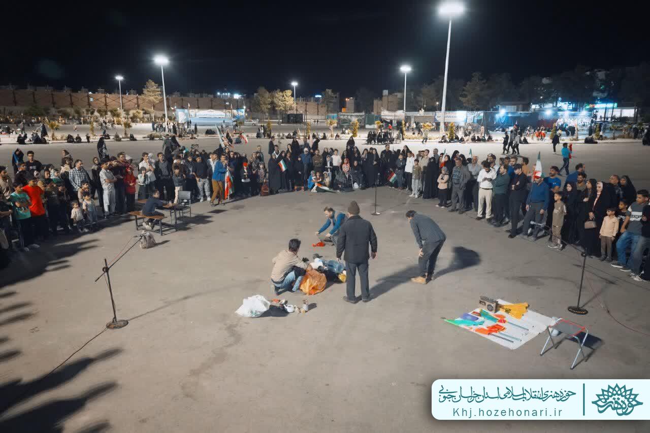 اجرای نمایش خیابانی «میناب ۱۶۸» در بیرجند؛ روایت مظلومیت کودکان شهید در جنگ رمضان اجرای نمایش خیابانی «میناب ۱۶۸» در بیرجند؛ روایت مظلومیت کودکان شهید در جنگ رمضان