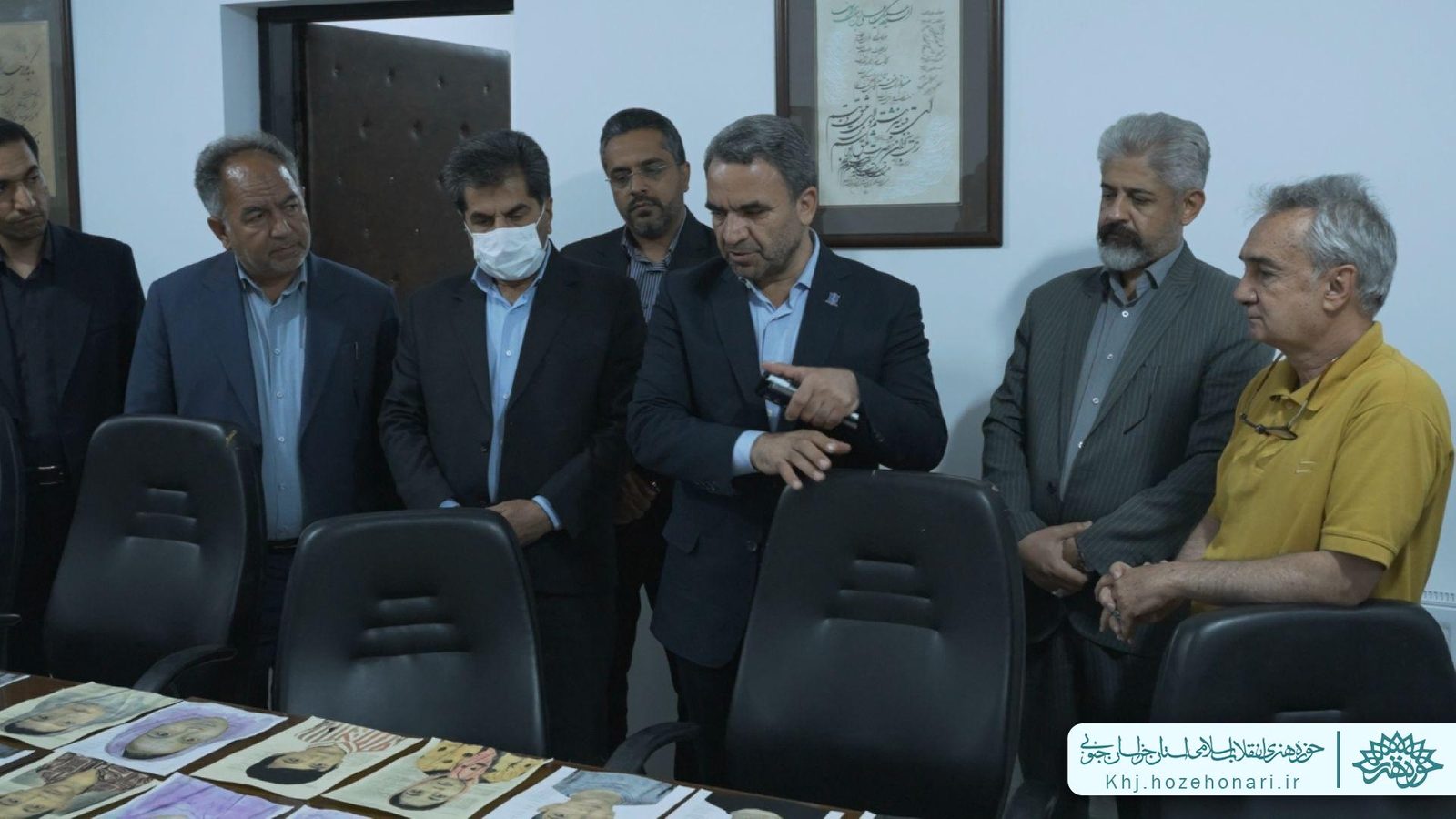 بازدید معاون وزیر آموزش و پرورش،احمد محمودزاده به همراه خسروی نماینده بیرجند در مجلس شورای اسلامی از کارگاه و نمایشگاه رویداد بین المللی نای میناب در محل ساختمان حوزه هنری استان خراسان جنوبی
